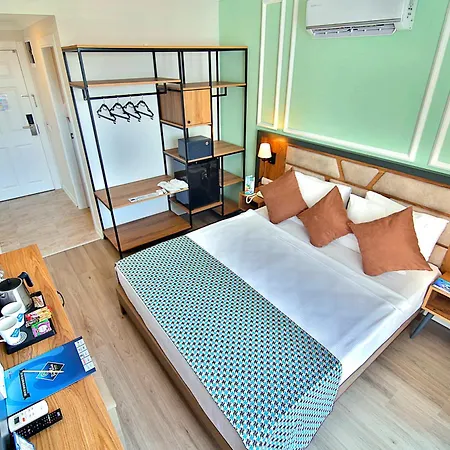 Club Big Blue Otel 4*