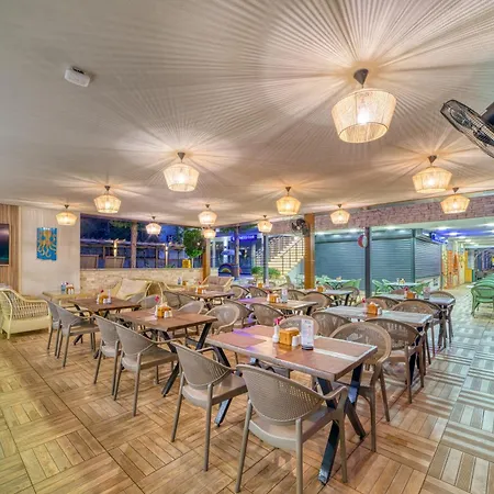 Club Big Blue 酒店 4*