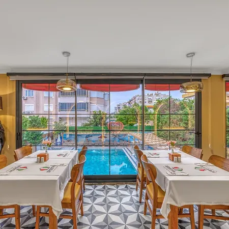 酒店 Club Big Blue 4*